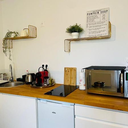 Le Studio D'Angele : Angie Bruz Luaran gambar