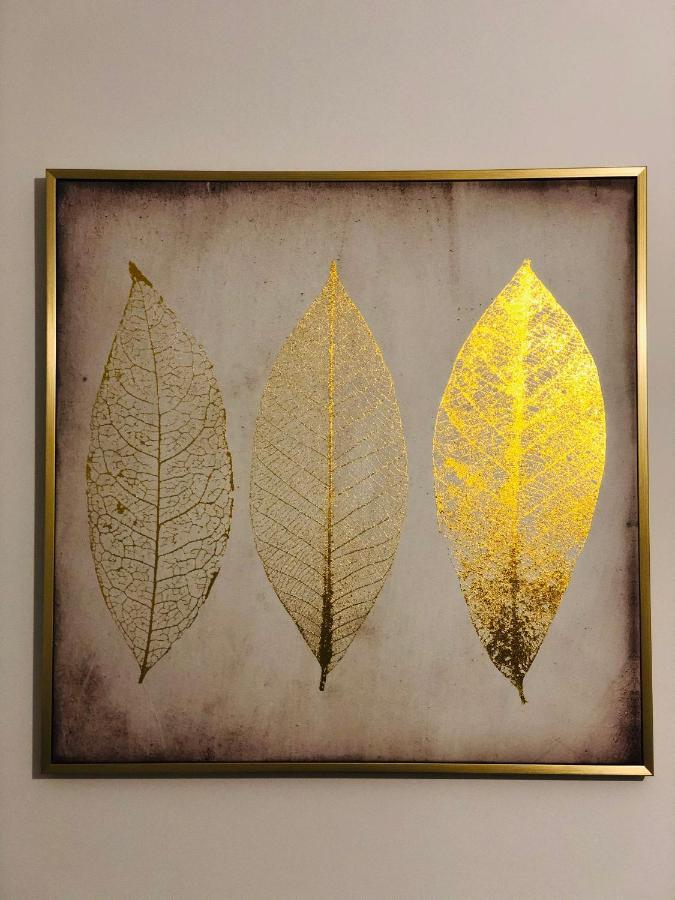 Le Studio D'Angele : Angie Bruz Luaran gambar