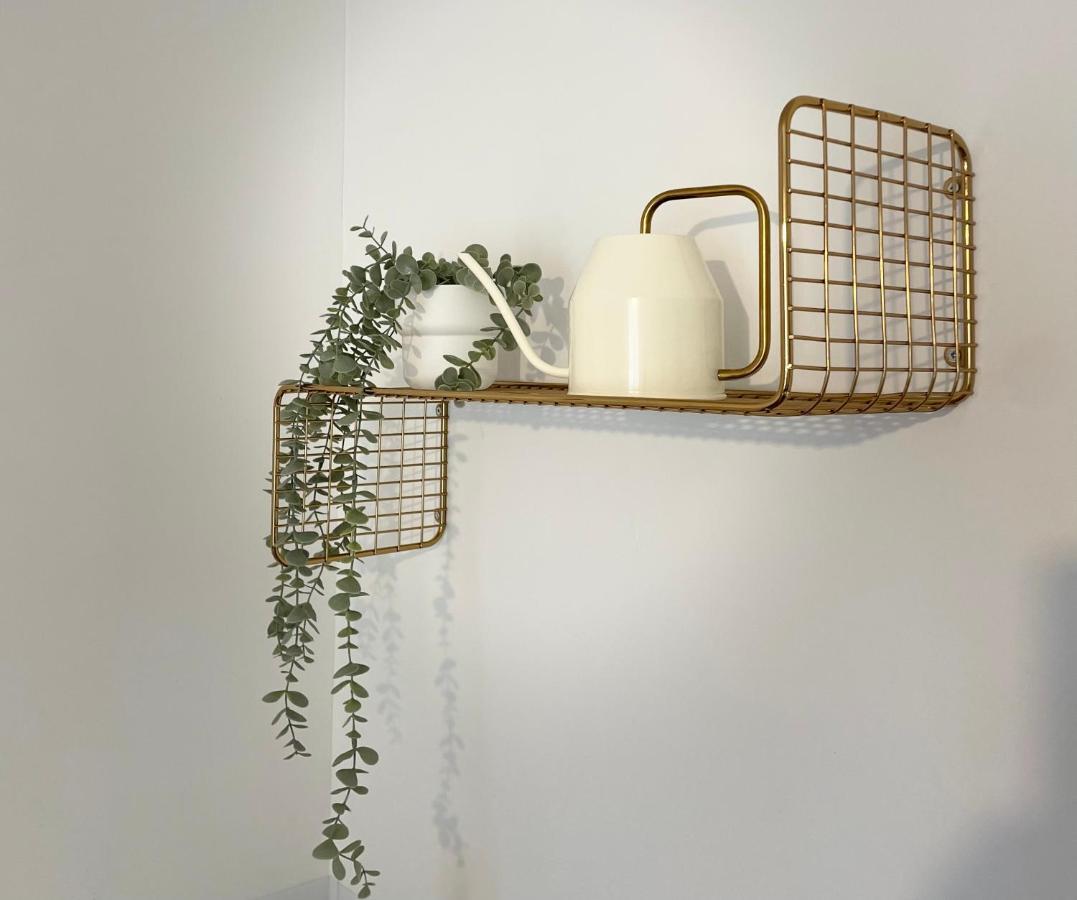 Le Studio D'Angele : Angie Bruz Luaran gambar