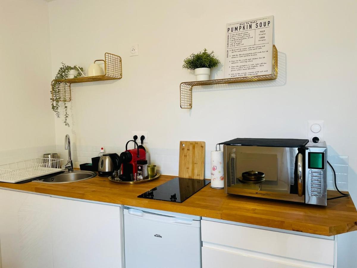 Le Studio D'Angele : Angie Bruz Luaran gambar